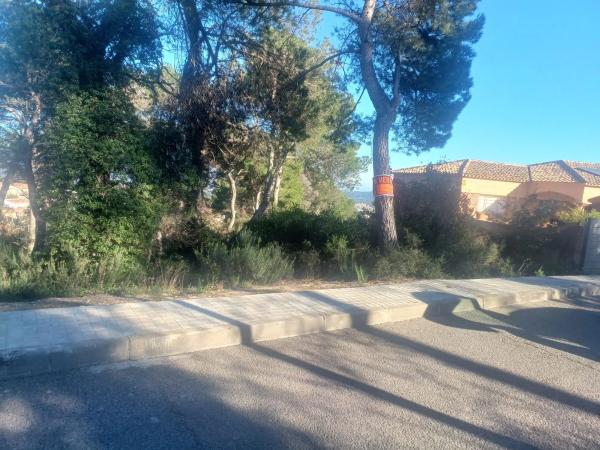 Terreno en calle Joan Miró, 525