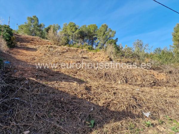 Terreno en calle Roses