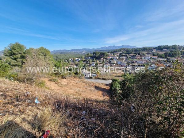 Terreno en calle Cadaqués
