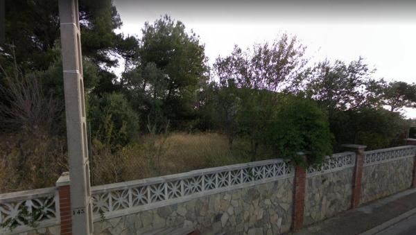 Terreno en calle Viena, 30
