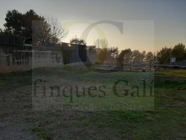 Terreno en calle de la Riera