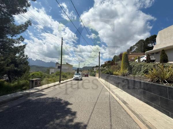 Terreno en calle del Montsía