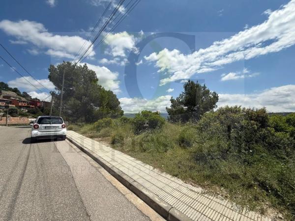 Terreno en calle del Montsía