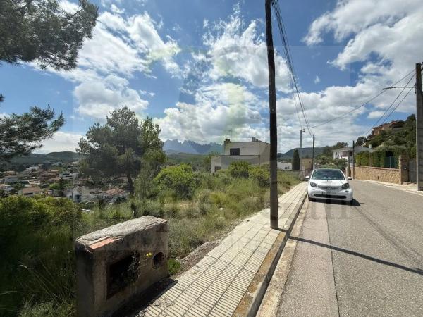 Terreno en calle del Montsía