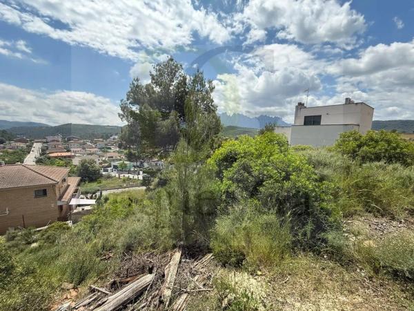 Terreno en calle del Montsía