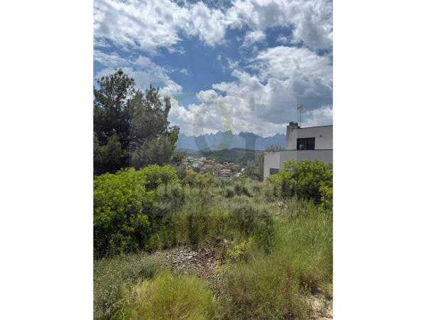 Terreno en calle del Montsía