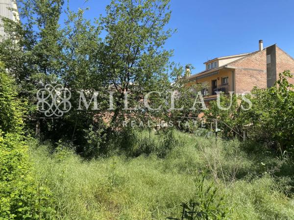 Terreno en calle de Montalegre