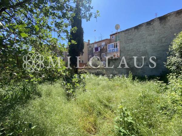 Terreno en calle de Montalegre
