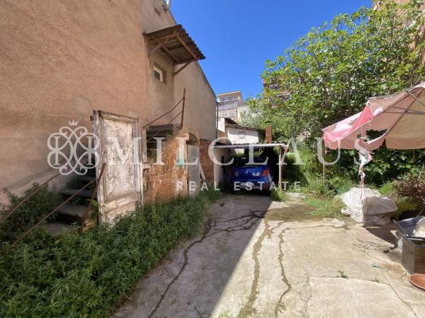 Terreno en calle de Montalegre