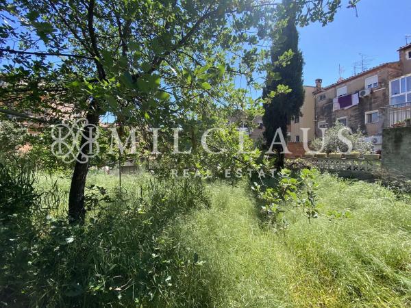 Terreno en calle de Montalegre