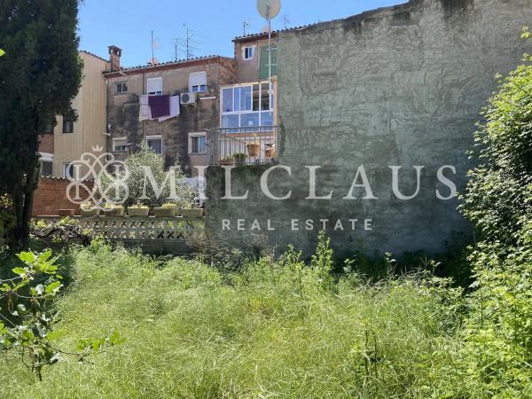 Terreno en calle de Montalegre