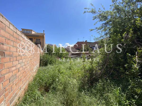 Terreno en calle de Montalegre