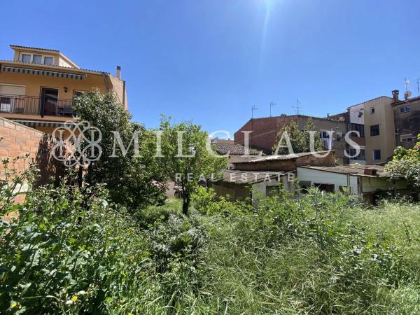 Terreno en calle de Montalegre