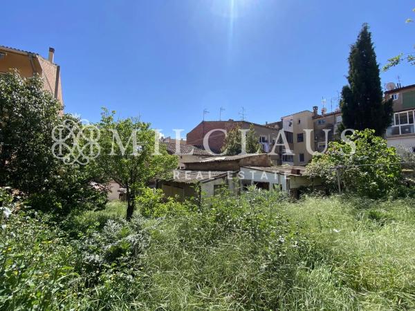 Terreno en calle de Montalegre