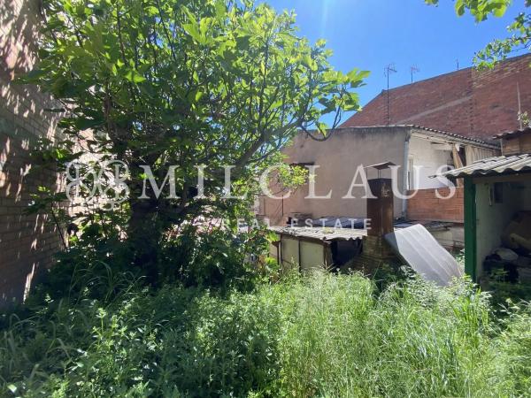 Terreno en calle de Montalegre