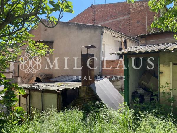 Terreno en calle de Montalegre