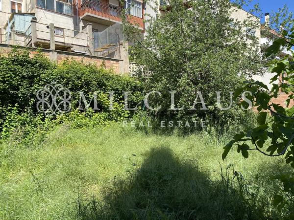 Terreno en calle de Montalegre