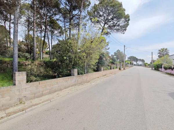 Terreno en calle Magnòlia