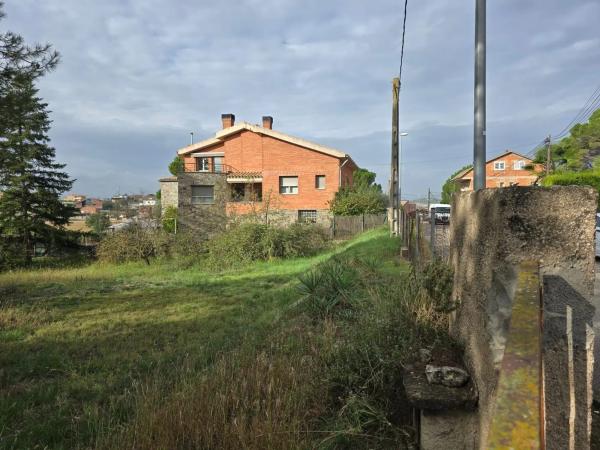 Terreno en calle Montcau
