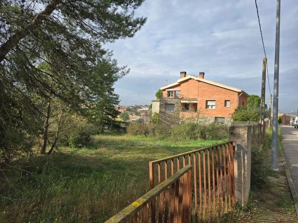 Terreno en calle Montcau