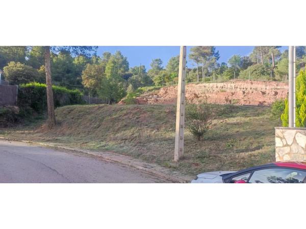 Terreno en calle de Francesca Sallés