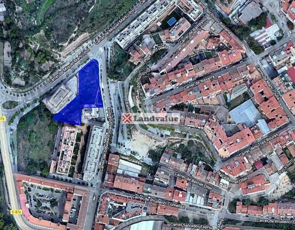 Terreno en calle de Miquel Martí i Pol