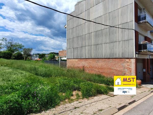 Terreno en calle Mujal, 20