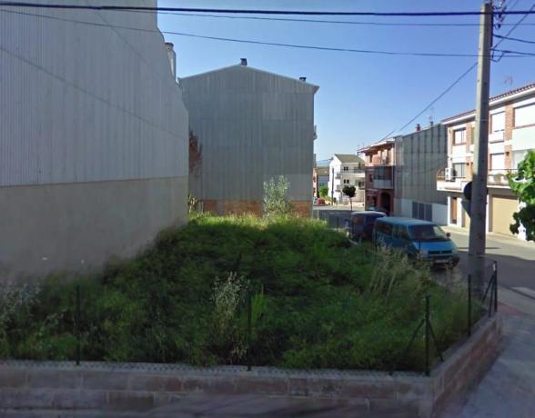 Terreno en calle Canigó