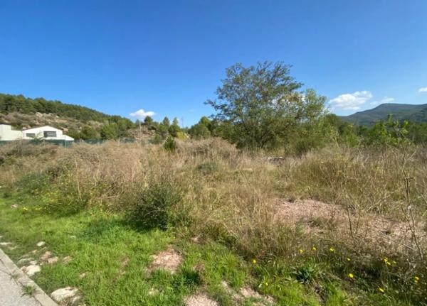 Terreno en calle de Teresa de Calcuta