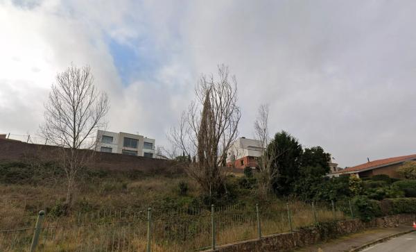 Terreno en avenida Montseny