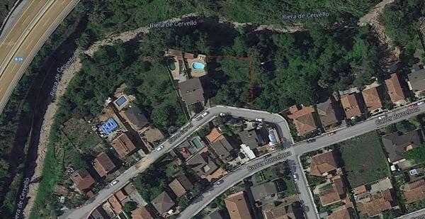 Terreno en calle Cérvol, 16