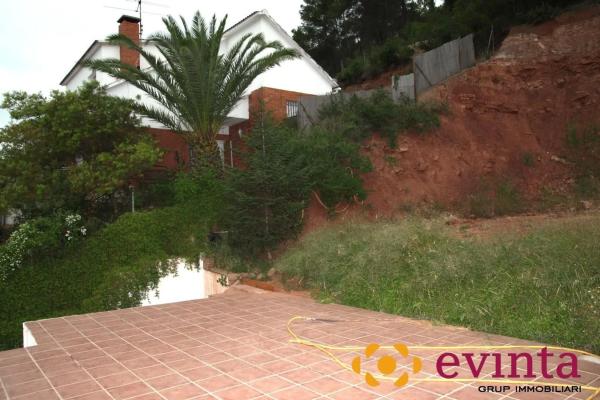 Terreno en calle Puigmal