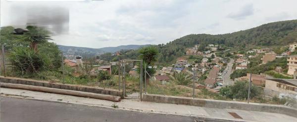 Terreno en calle Puigmal