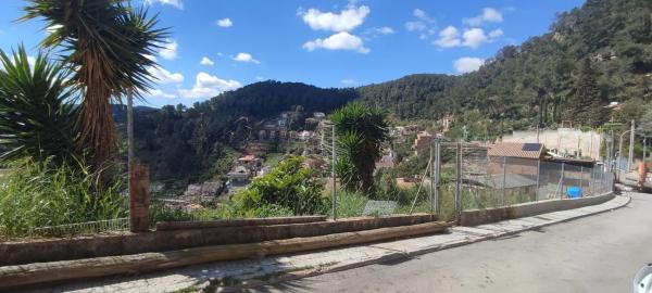 Terreno en calle Puigmal