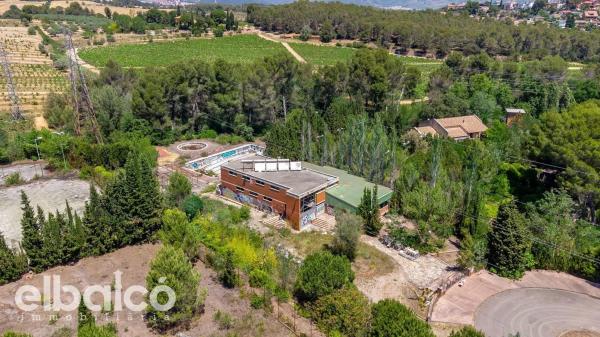 Terreno en paseo Paradís