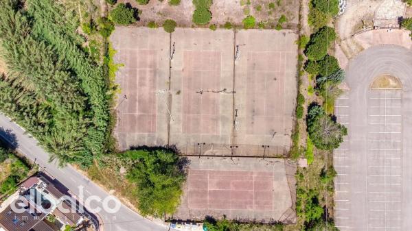 Terreno en paseo Paradís