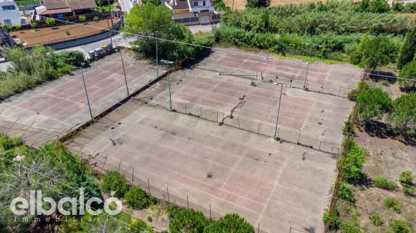 Terreno en paseo Paradís