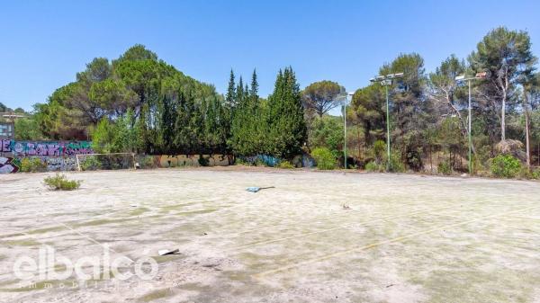 Terreno en paseo Paradís