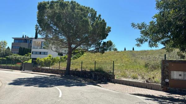 Terreno en avenida Montseny