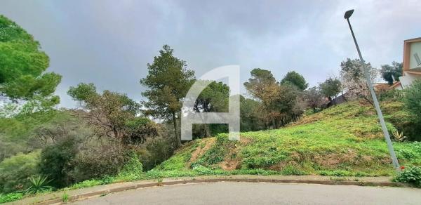 Terreno en calle del Canigó