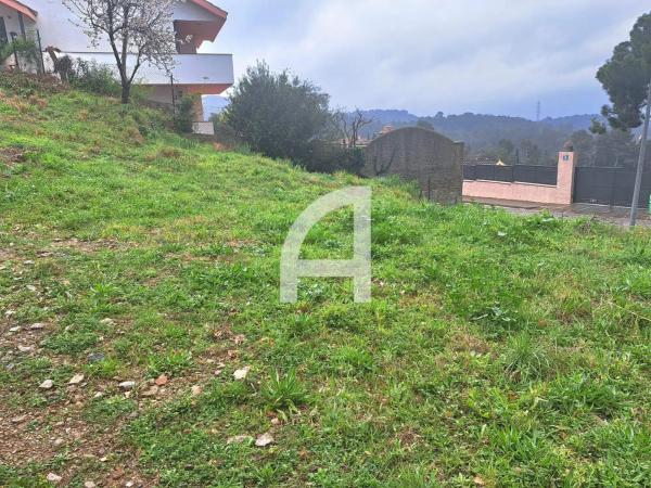 Terreno en calle del Canigó