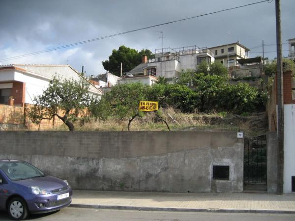 Terreno en calle de les Acàcies, 77
