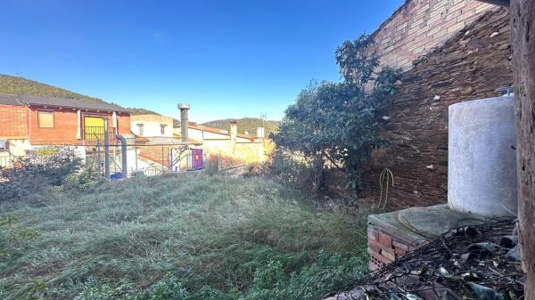 Terreno en calle Les Flors