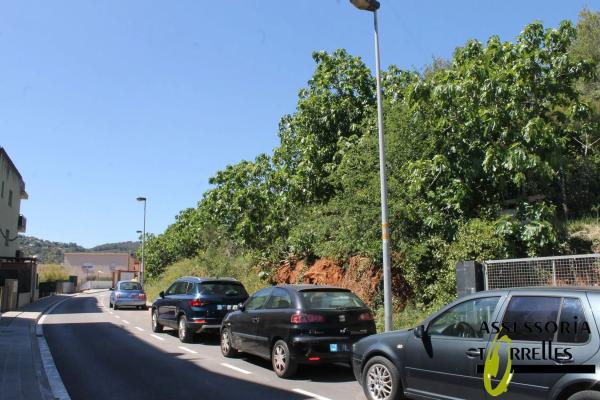 Terreno en calle Montserrat Roig