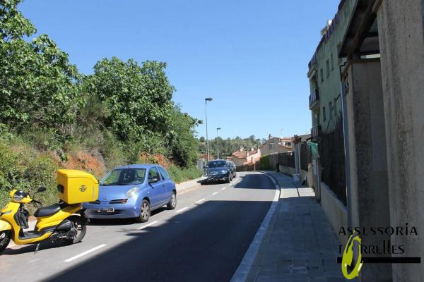 Terreno en calle Montserrat Roig