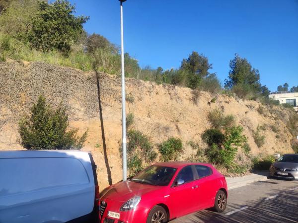 Terreno en calle Montserrat Roig