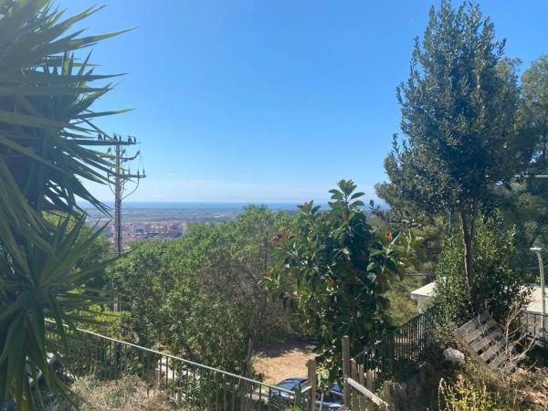 Terreno en calle Violetes