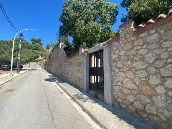 Terreno en calle Violetes