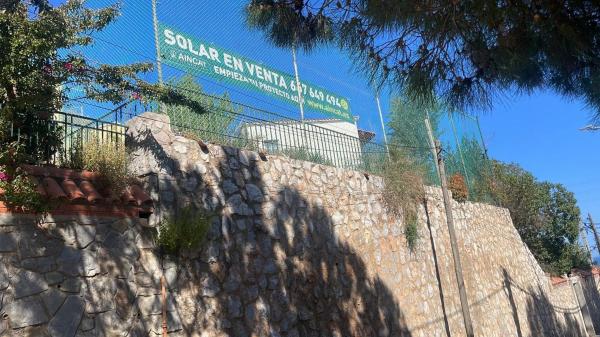 Terreno en calle Violetes