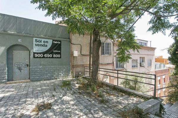 Terreno en calle de Milà